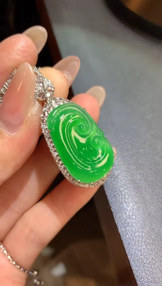 吊坠(不含链)18K金镶嵌翡翠149-如意（不含链扣