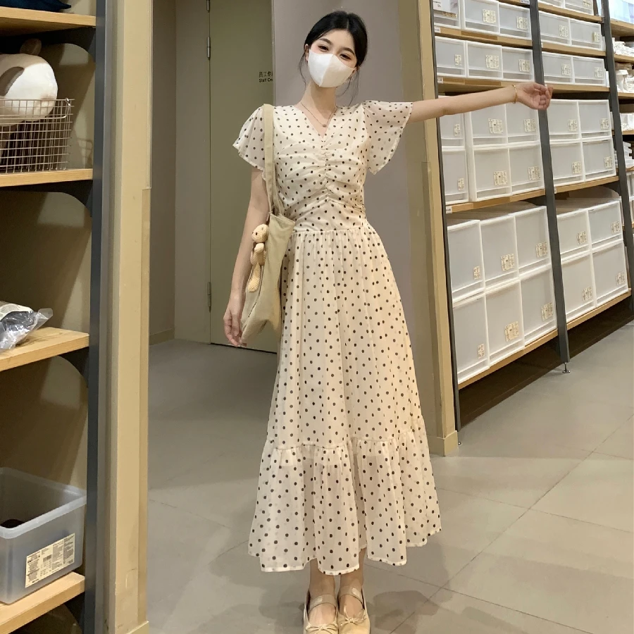 2025茶歇法式波点小飞袖V领连衣裙女夏季胖mm显瘦高级感雪纺长裙