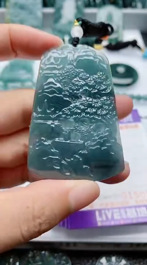颈饰未镶嵌翡翠