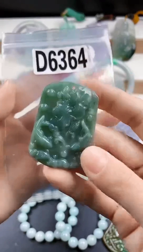 颈饰未镶嵌翡翠天然翡翠吊坠挂件