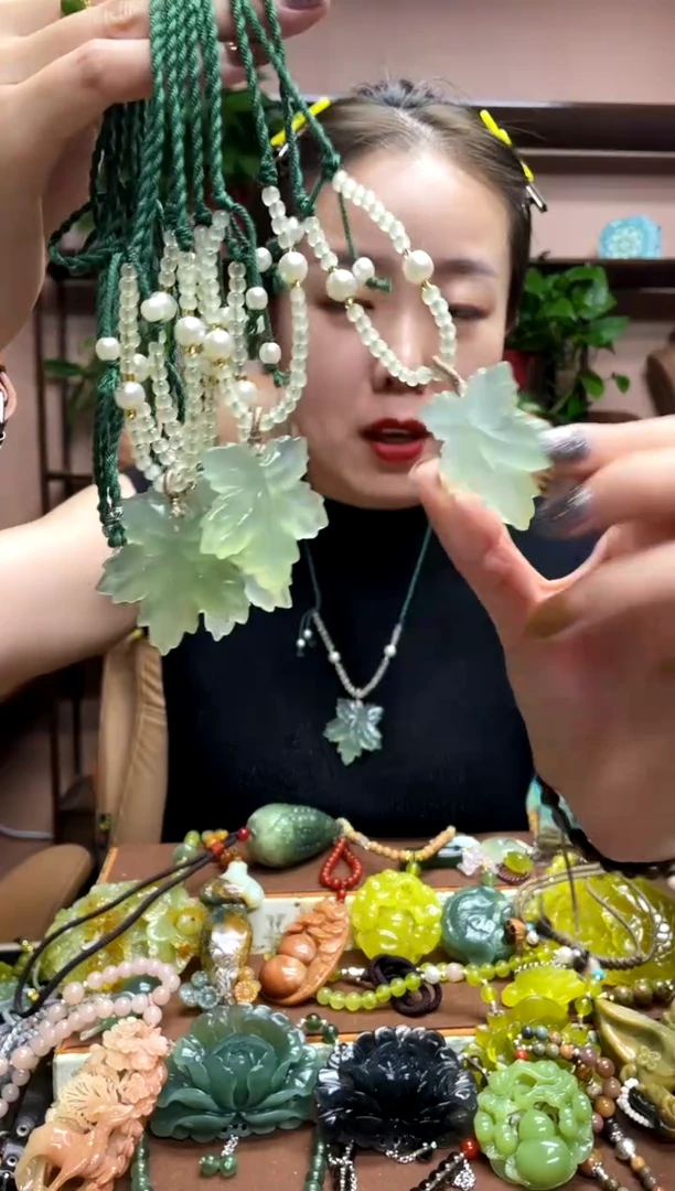 未镶嵌岫玉颈饰多样性发货发其中之一