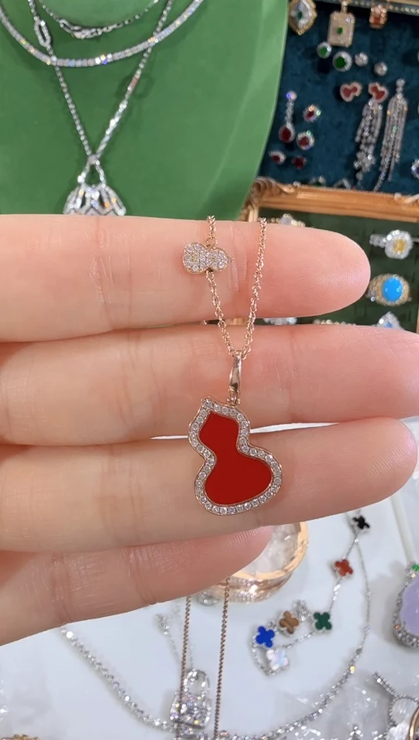 颈饰18K金镶嵌钻石项链