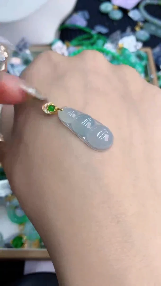 翡翠未镶嵌颈饰             1