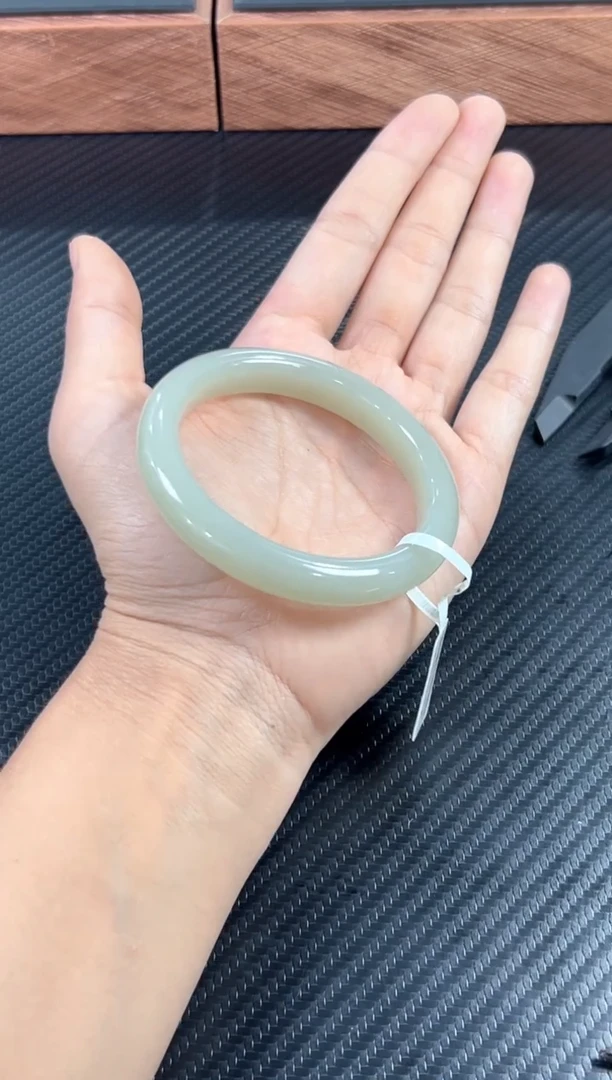 未镶嵌手镯和田玉且末微色差近矿58