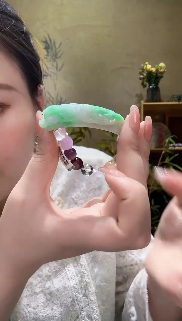 翡翠未镶嵌颈饰手牌