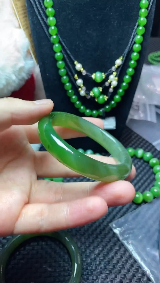 项链未镶嵌和田玉（碧玉）和田玉碧玉手镯54圈