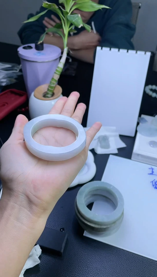 【闪购商品】定制翡翠手镯未镶嵌手镯贵妃