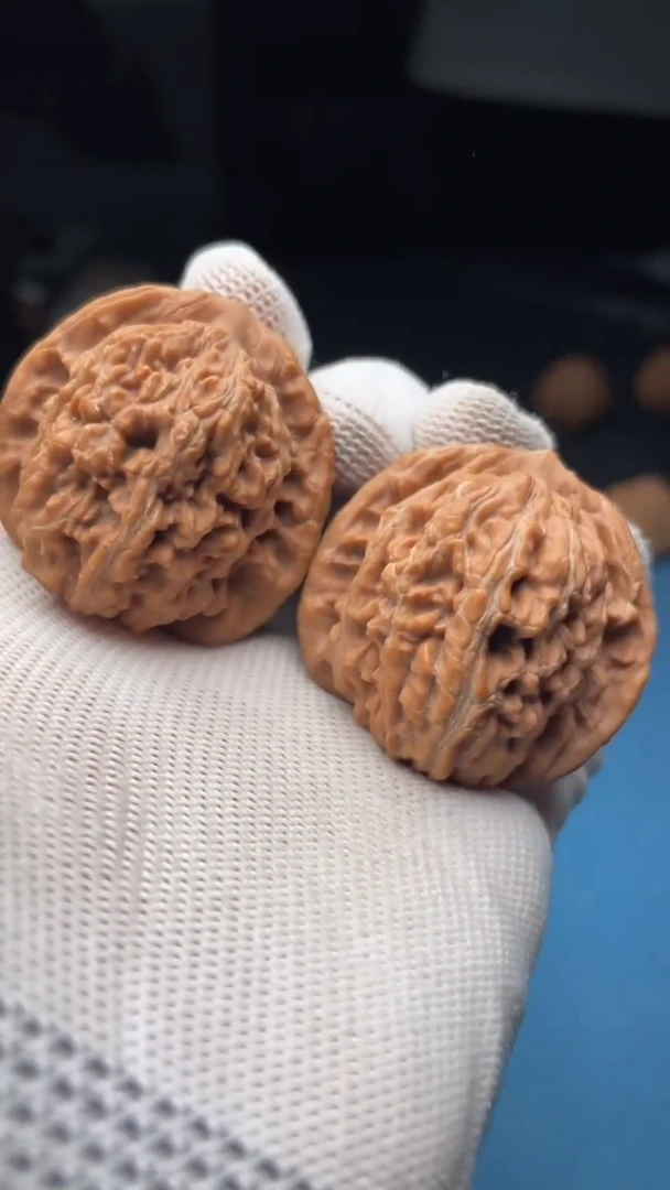 桃核把件A88   38  楼子