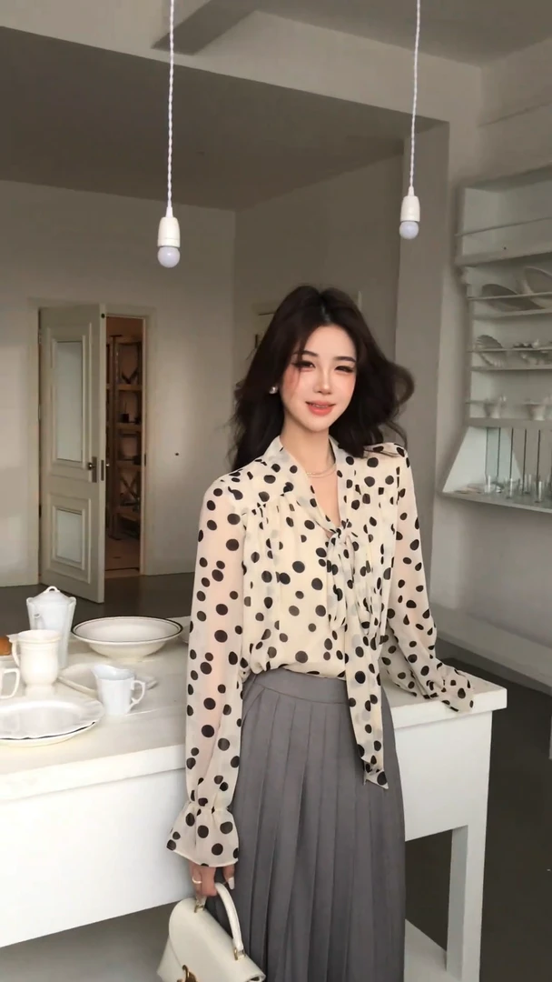 2025夏季新款时尚套装气质显瘦百搭性感休闲洋气外穿波点上衣半裙