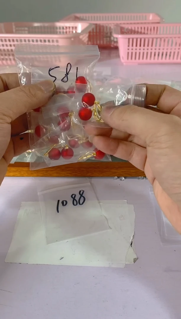 【闪购商品】水晶颈饰银S925镶嵌1088红宝，蓝宝，多样性发一件赠链