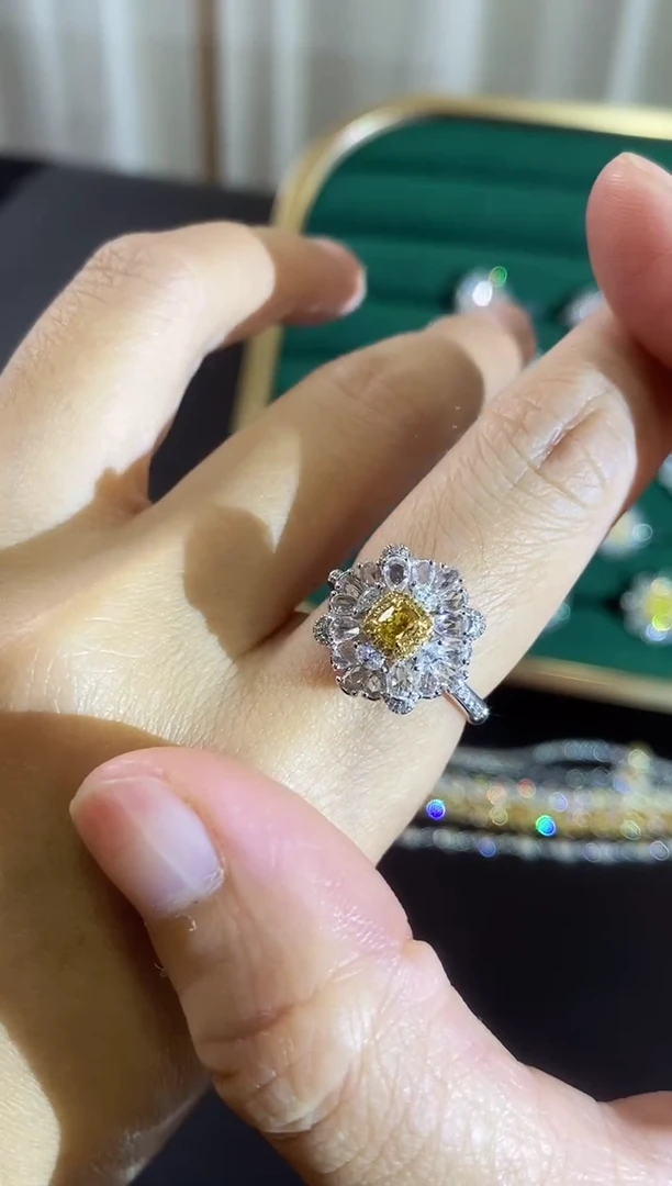 18K金镶嵌戒指钻石00