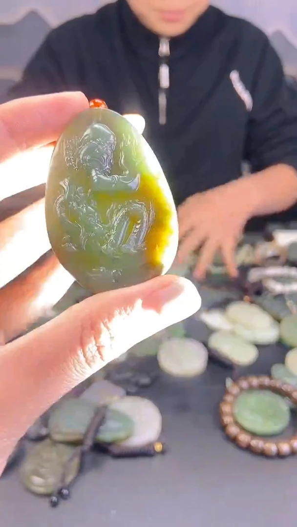 颈饰未镶嵌和田玉1