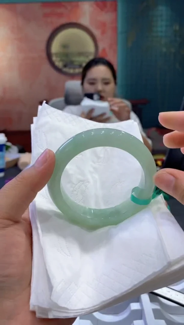 翡翠手镯未镶嵌多人0009048