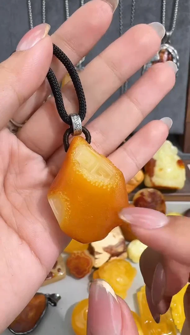 未镶嵌琥珀裸石琥珀