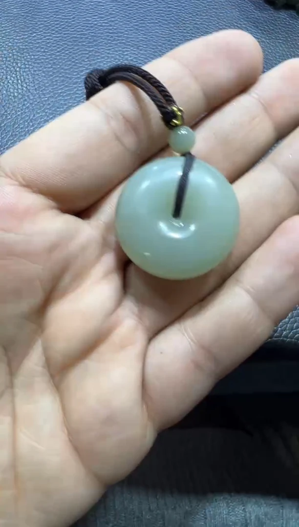 吊坠(赠链)未镶嵌和田玉且末近矿高清白平安扣（产地直发