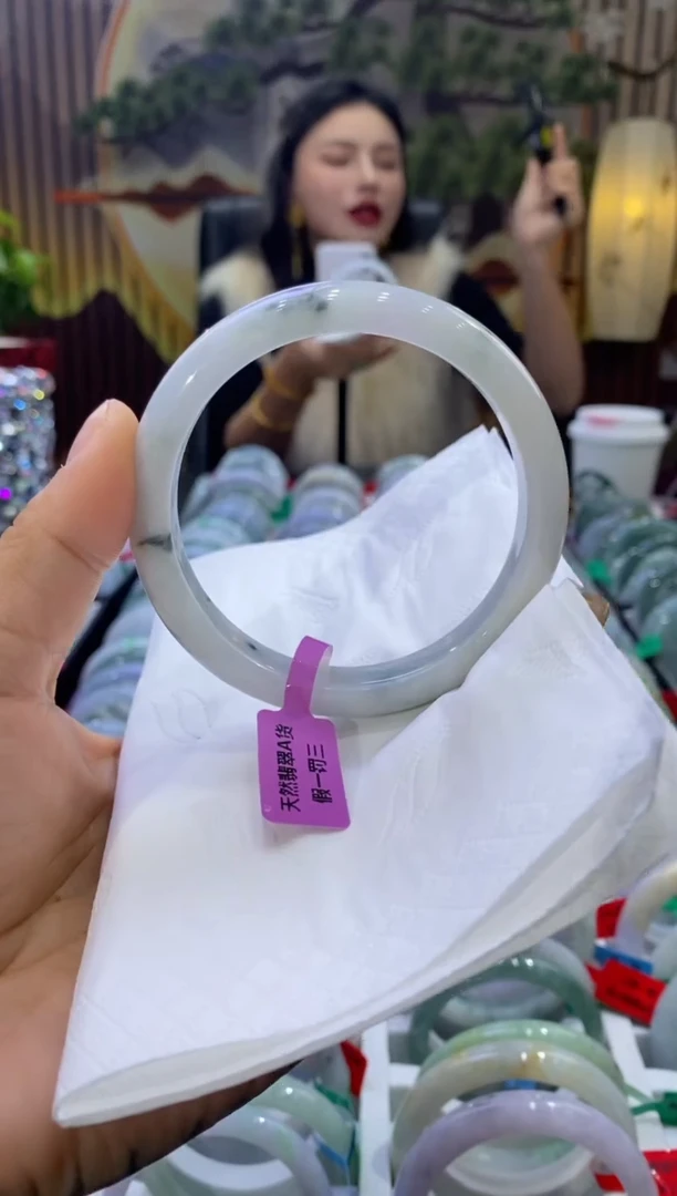 【闪购商品】翡翠手镯未镶嵌多人08799