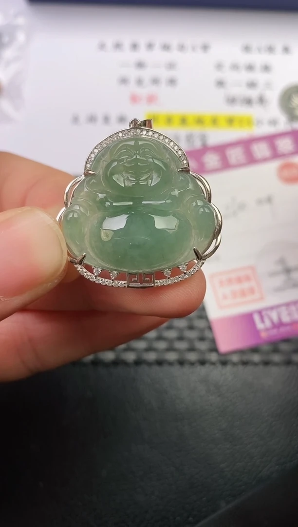颈饰银S925镶嵌翡翠黑**豆挂件