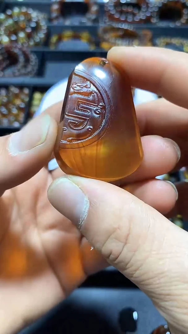 绿珀颈饰未镶嵌天然缅甸琥珀牌子