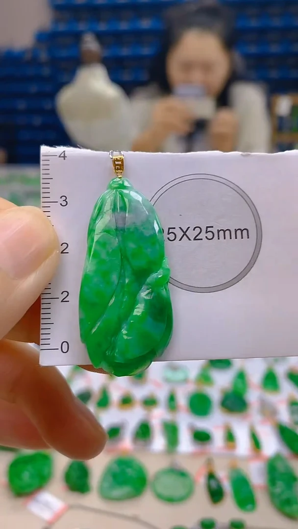 颈饰18K金镶嵌翡翠新号开播 全场乱卖