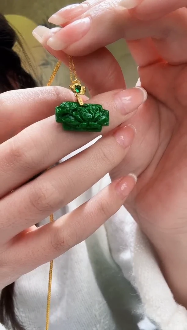 颈饰未镶嵌翡翠吊坠