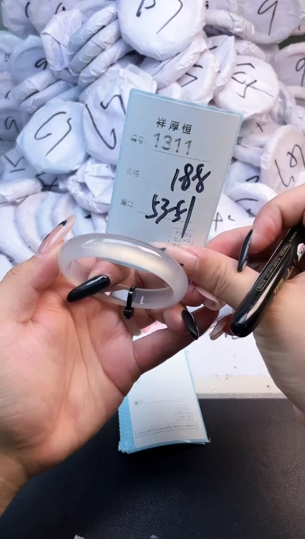 玛瑙/玉髓手镯未镶嵌1311