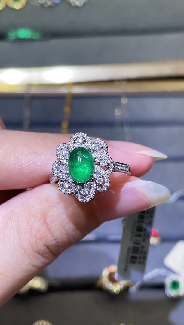 18K金镶嵌戒指祖母绿1.37ct