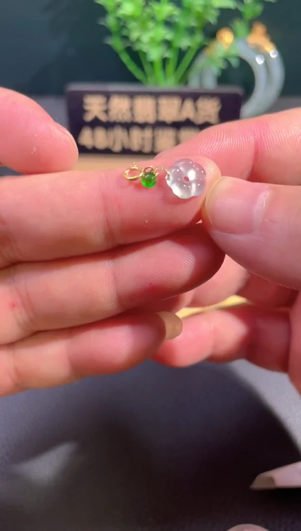 颈饰18K金镶嵌翡翠翡翠