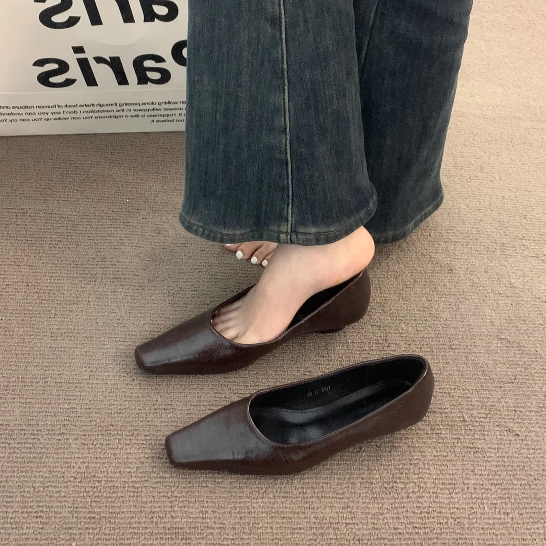 小众坡跟气质咖啡奶奶单鞋女鞋2025春季法式一脚蹬尖头晚晚小皮鞋