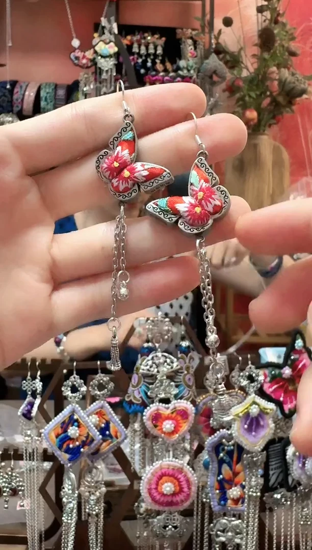 织绣云织谣民族风精美饰品   329