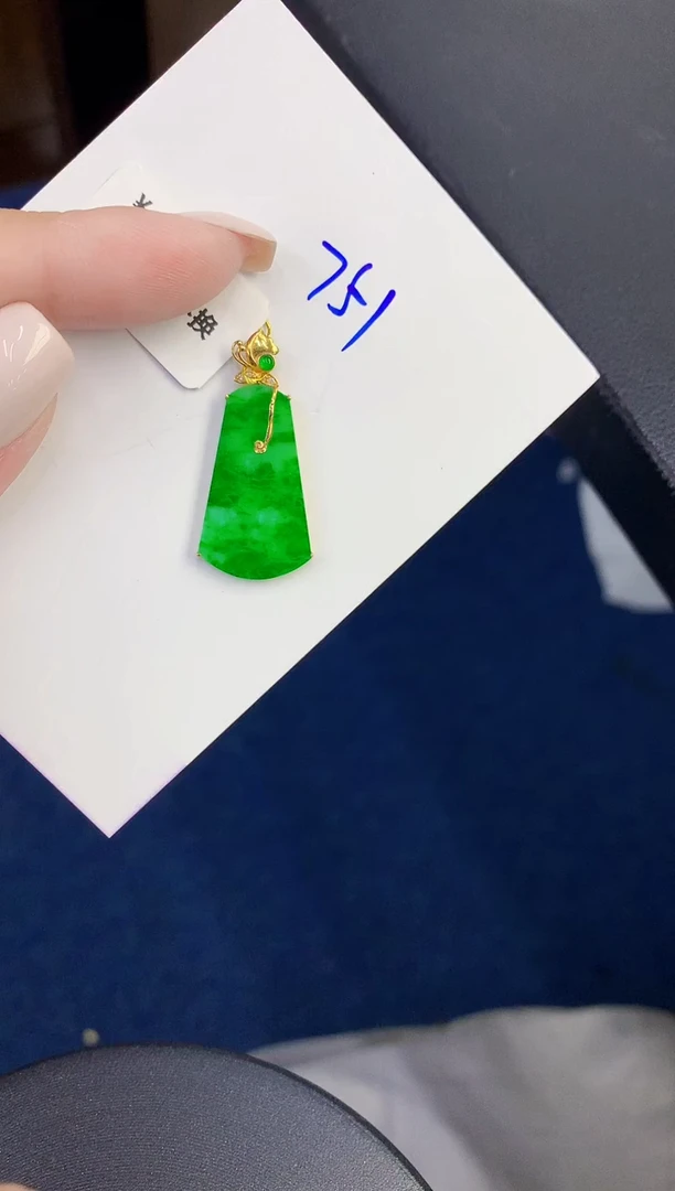 颈饰18K金镶嵌翡翠缅甸天然翡翠A货