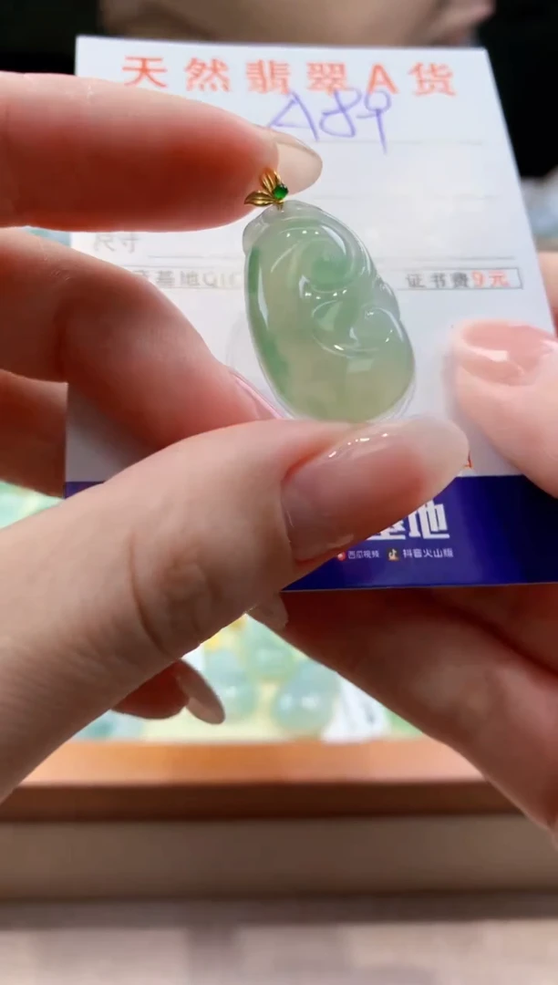 翡翠18K金镶嵌颈饰天然缅甸a货翡翠