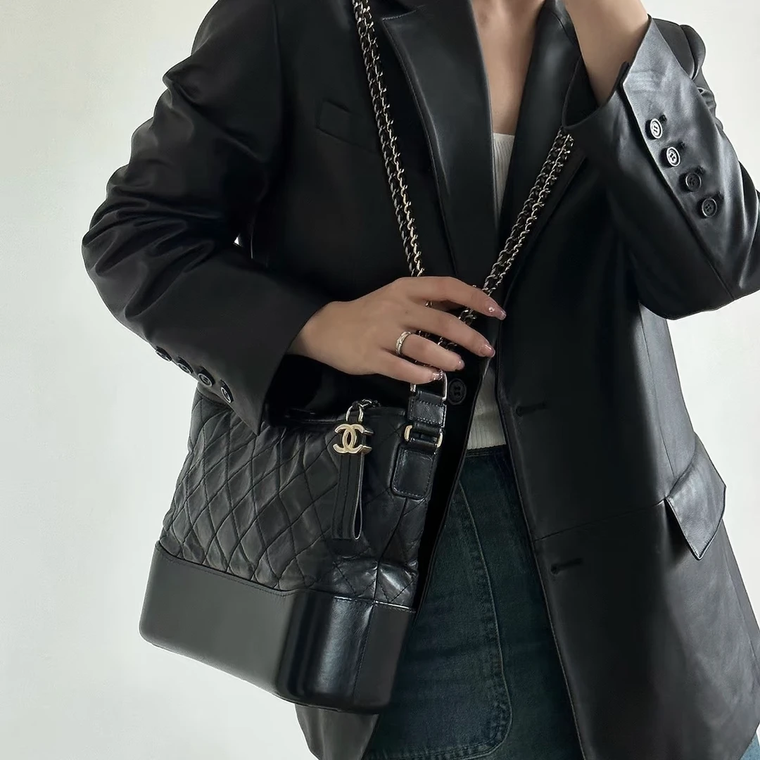 99新 Chanel/香奈儿 7姐专场/黑金中号流浪  31开