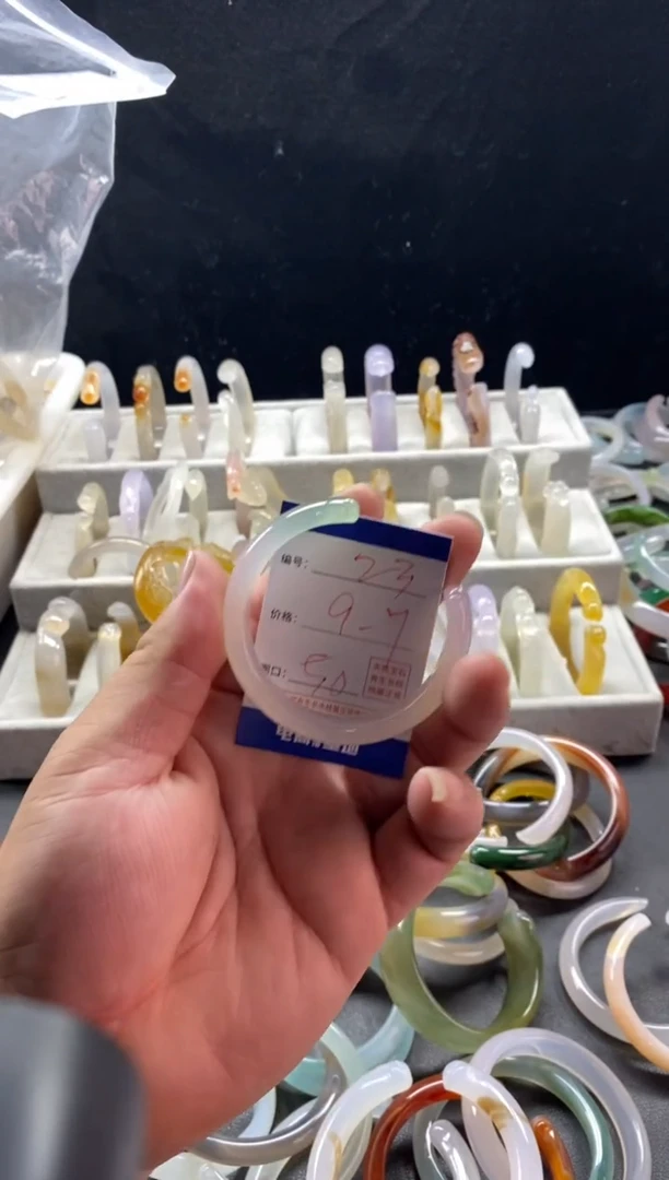 手镯玛瑙/玉髓未镶嵌23