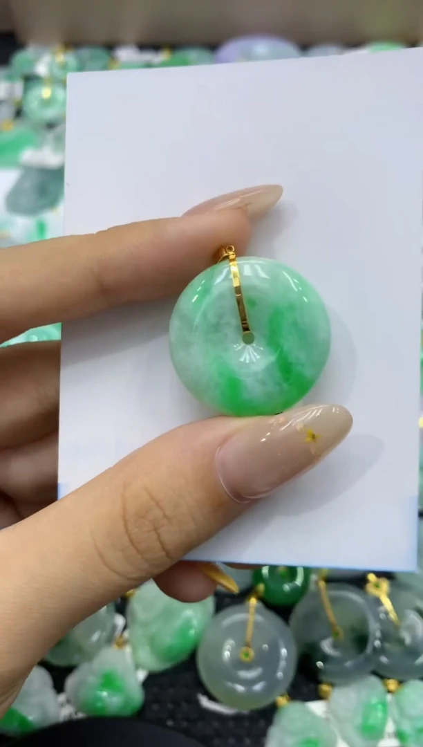 颈饰18K金镶嵌翡翠天然缅甸翡翠A货