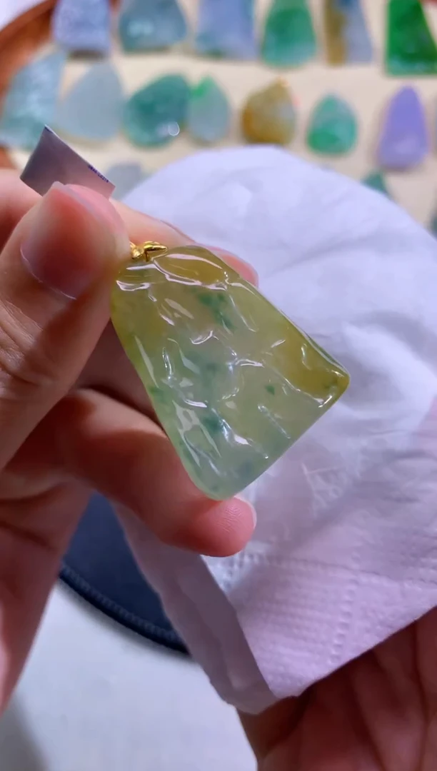 颈饰未镶嵌翡翠