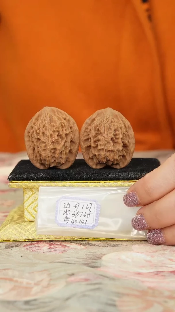 【闪购商品】文玩核桃把件龙纹官帽