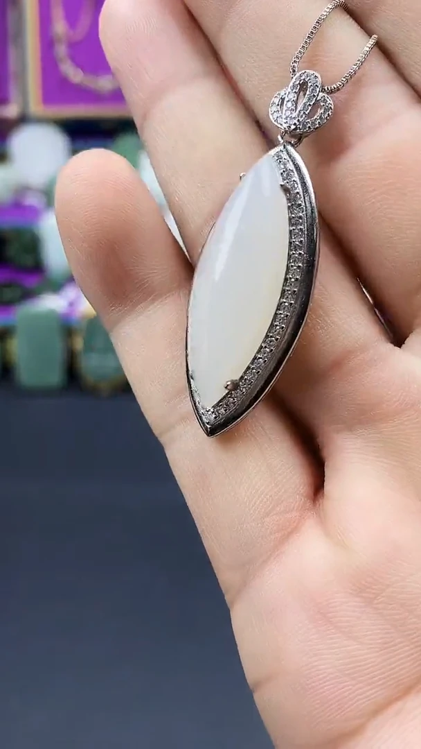 和田玉未镶嵌颈饰1