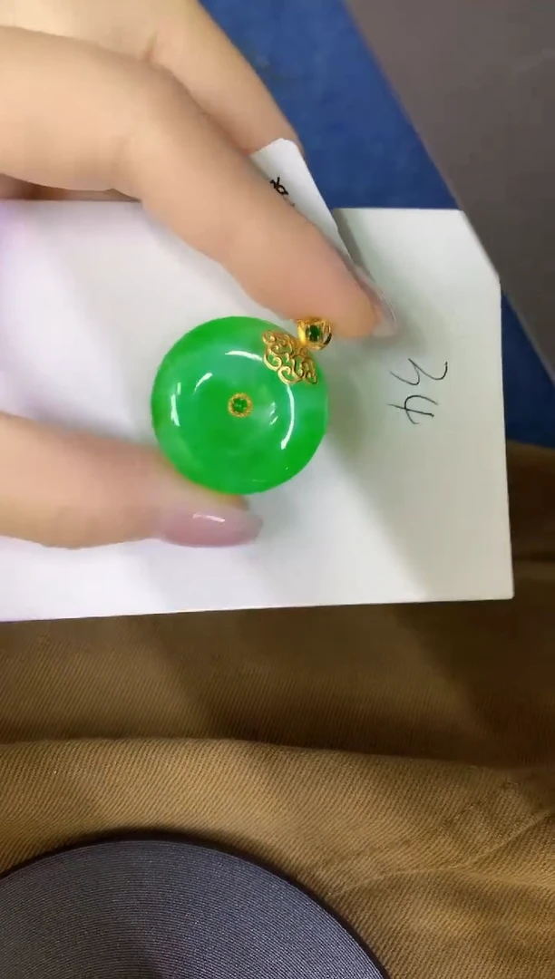 颈饰18K金镶嵌翡翠缅甸天然翡翠A货