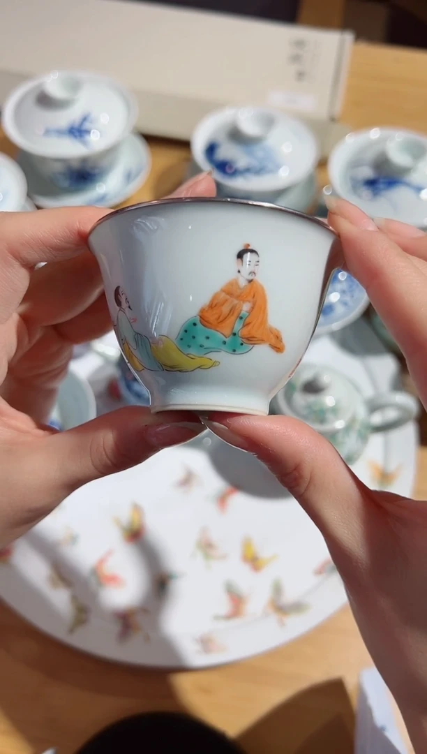 云由人物包银边单杯