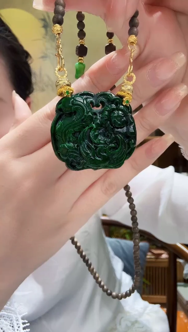 颈饰未镶嵌翡翠吊坠