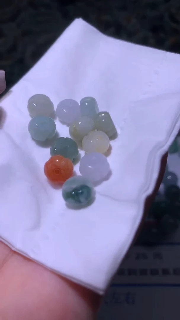 翡翠未镶嵌颈饰MXX022484