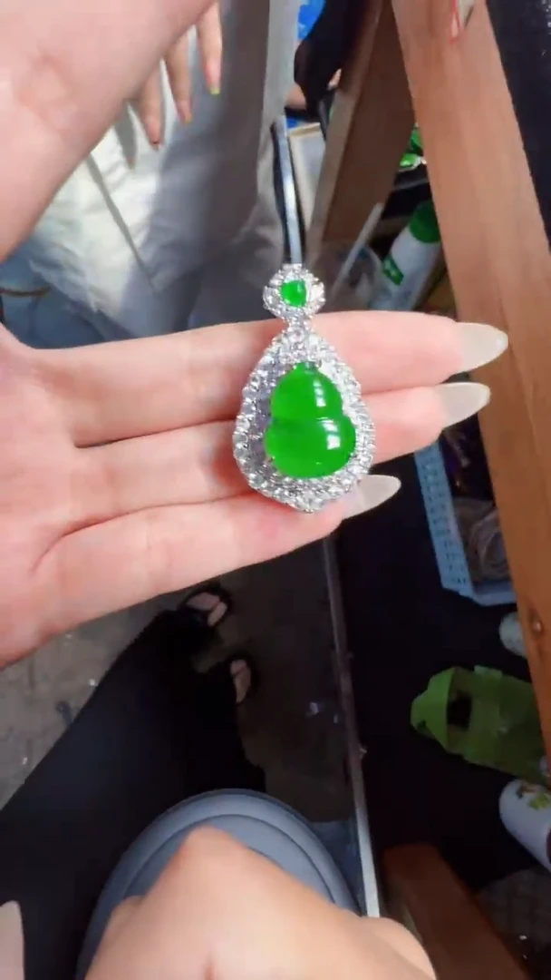 未镶嵌定制翡翠翡翠A货有轻微色差属于正常现象，葫芦多样性发货1