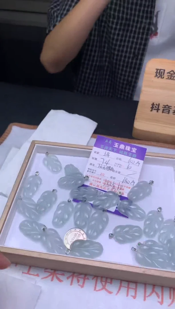 翡翠18K金镶嵌吊坠(不含链)多样性发其一-F02003608