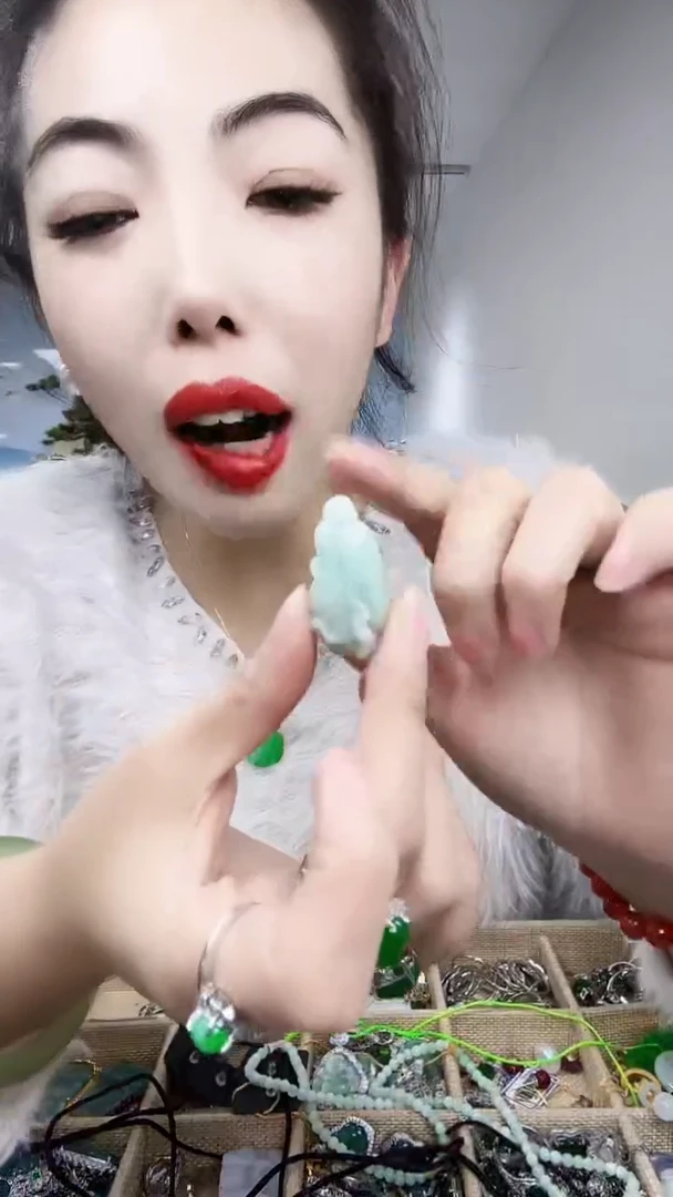 【闪购商品】翡翠颈饰未镶嵌白菜