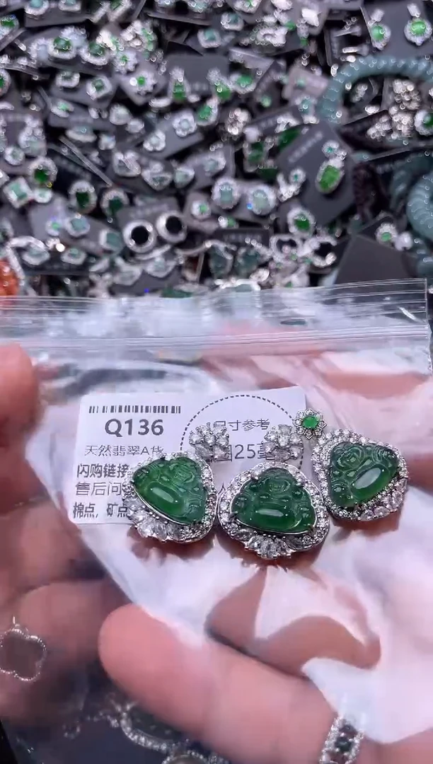 翡翠未镶嵌颈饰Q136多样性发其一