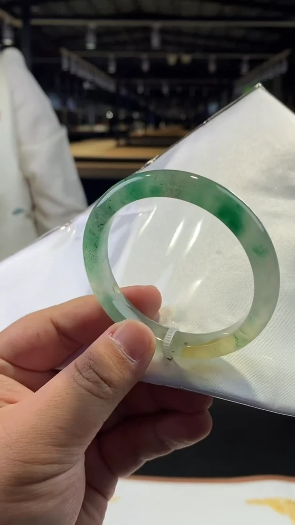 石英质玉（非洲翠）手镯未镶嵌非洲翠/精美非洲翠手镯