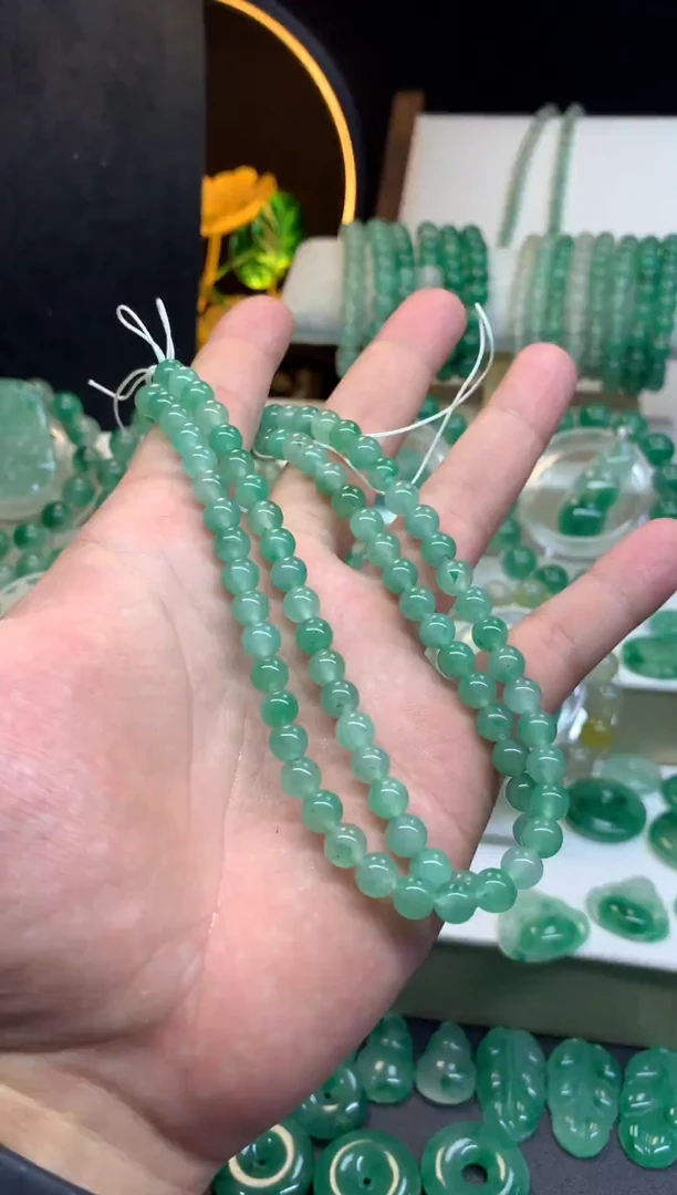 吊坠(不含链)未镶嵌石英质玉（非洲翠）心*卡7项链91颗