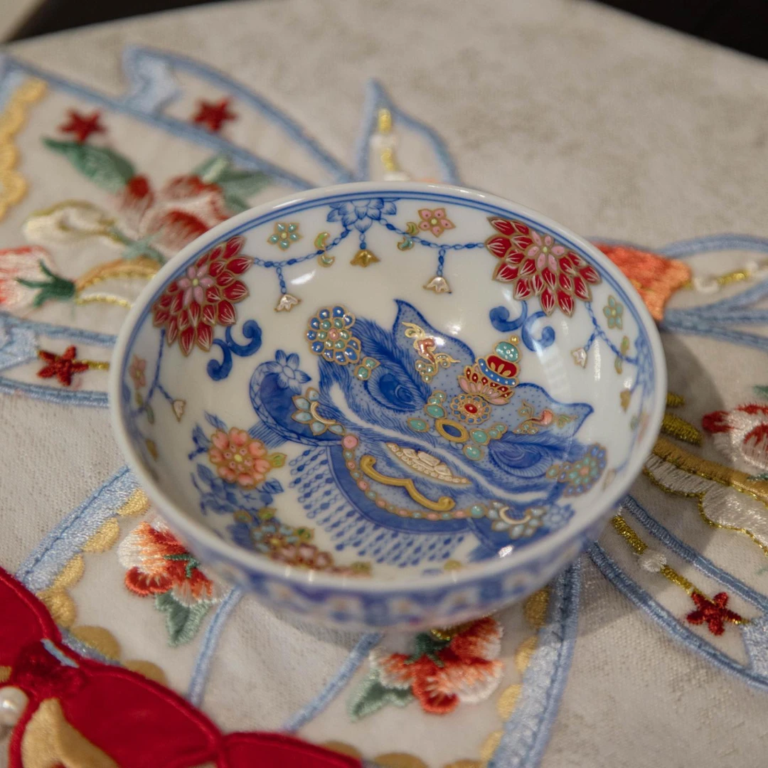 LX0563灵玺-青花珐琅醒狮普洱杯