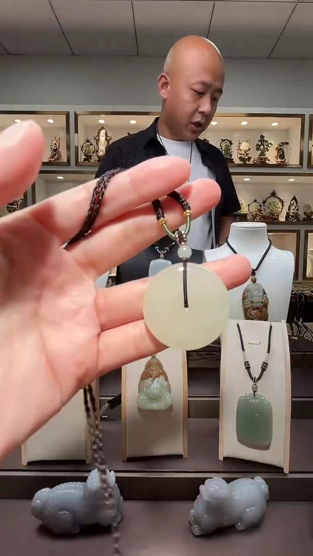 和田玉未镶嵌车挂1