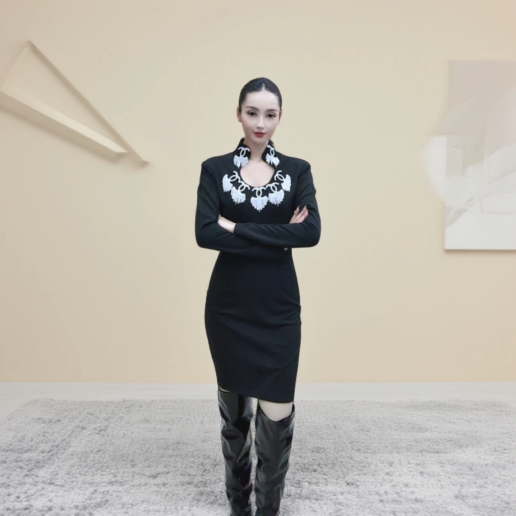 钉珠圆领显瘦短款时尚气质秋季连衣裙